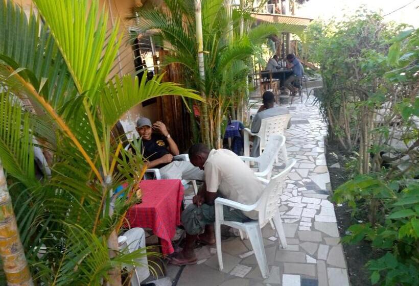 Hotel Kicec Bar And Guest House Airport