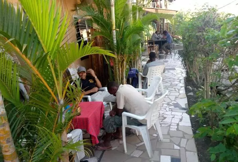 هتل Kicec Bar And Guest House Airport