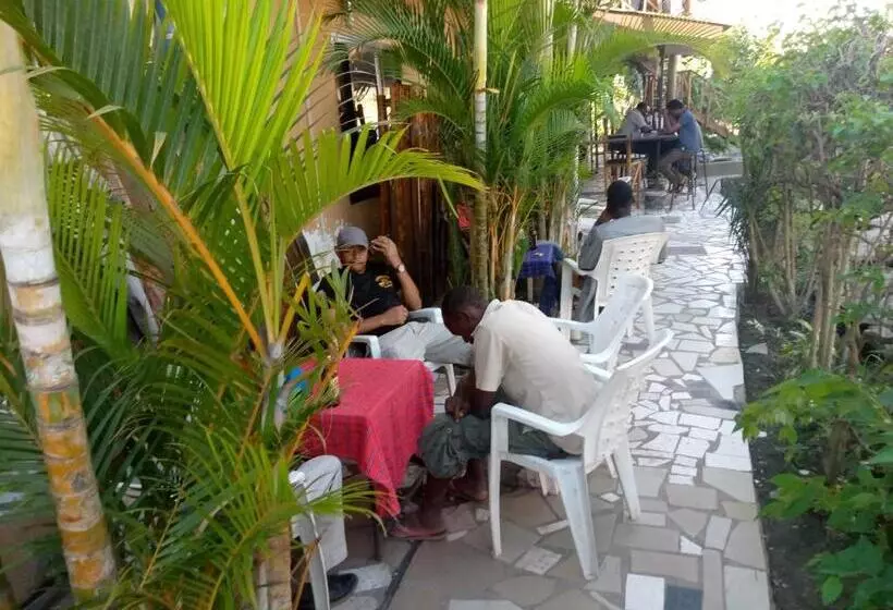 هتل Kicec Bar And Guest House Airport