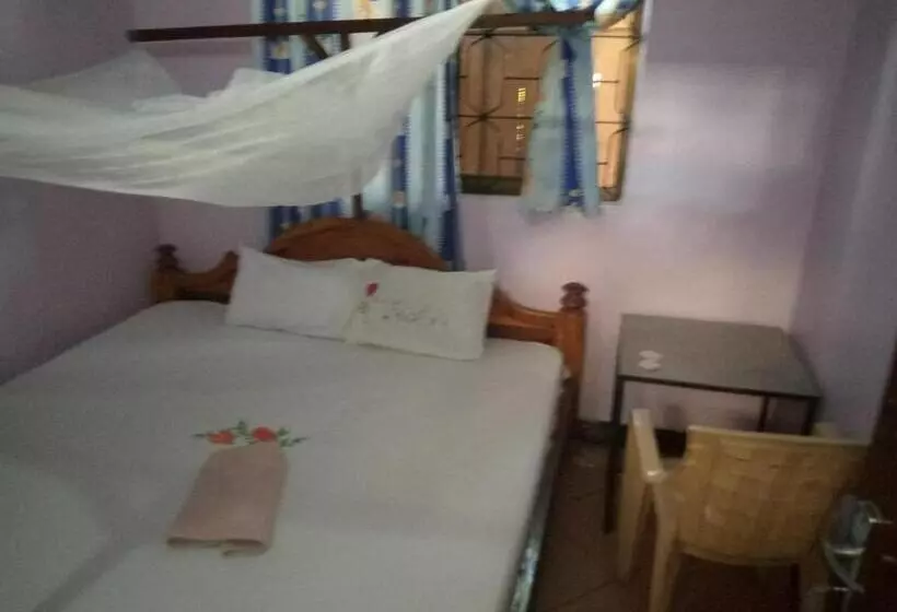 هتل Kicec Bar And Guest House Airport