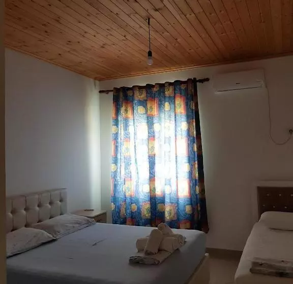 Hotel Lugina E Komanit