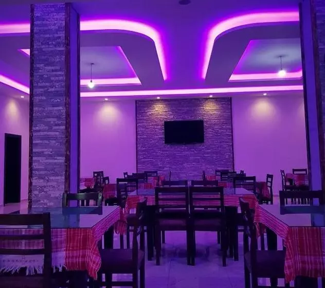 Hotel Lugina E Komanit