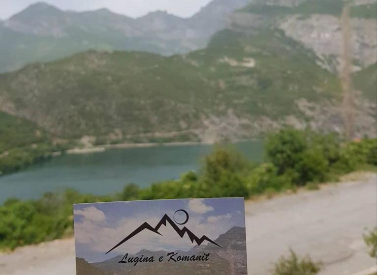 בית מלון כפרי Lugina E Komanit