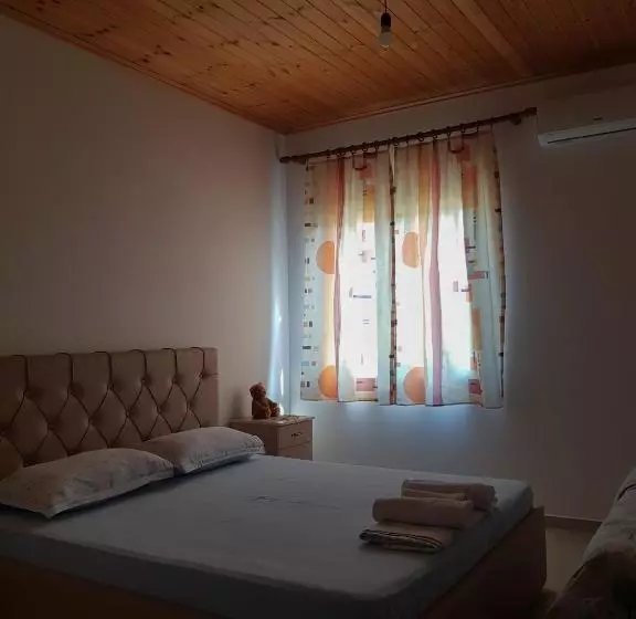 Hotel Lugina E Komanit