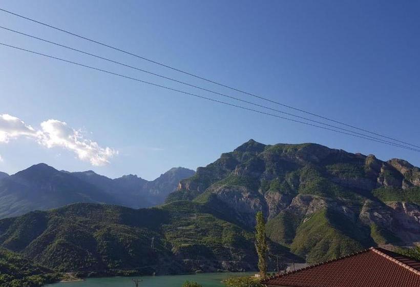 בית מלון כפרי Lugina E Komanit