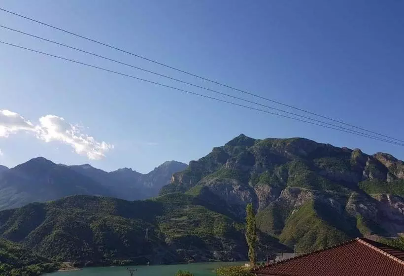 Hotel Lugina E Komanit