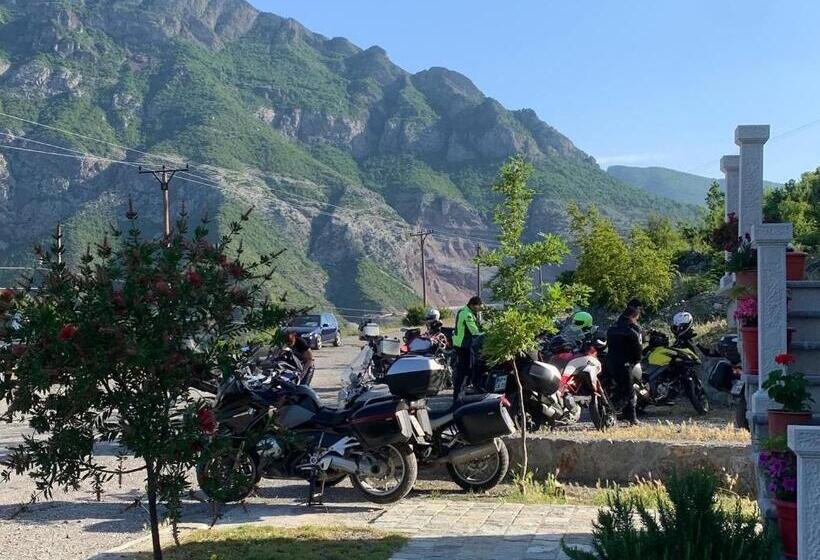 בית מלון כפרי Lugina E Komanit