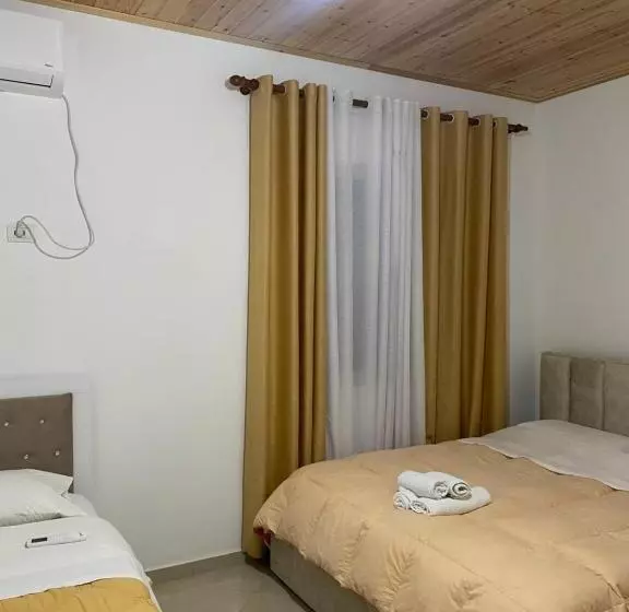 Hotel Lugina E Komanit
