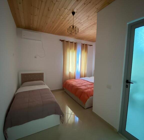 בית מלון כפרי Lugina E Komanit