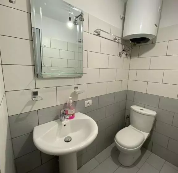 Hotel Lugina E Komanit