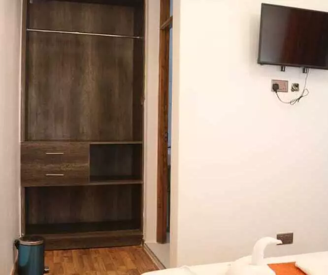 هتل Old Station Lounge Naivasha