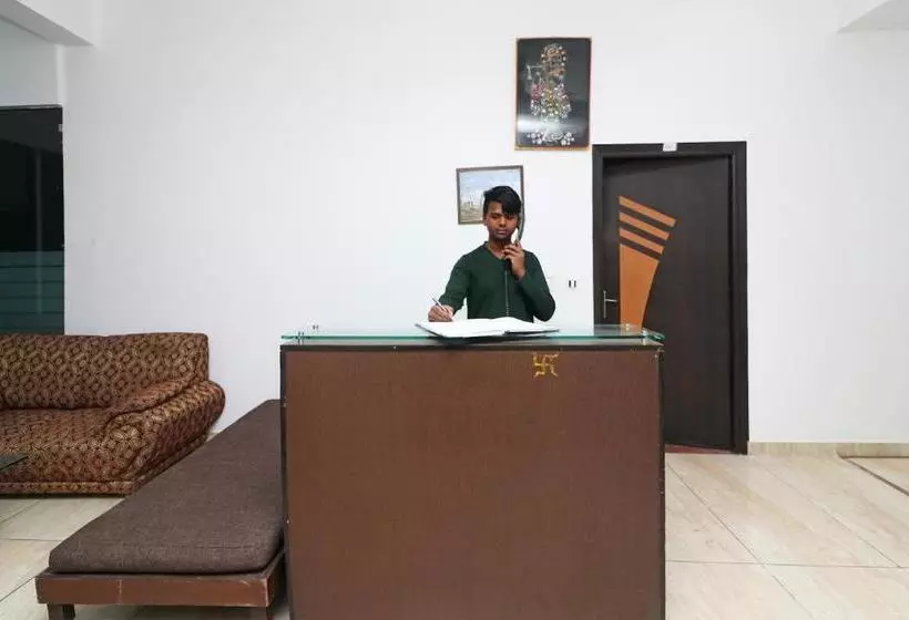 ホテル Oyo 24054 Nihon Rooms