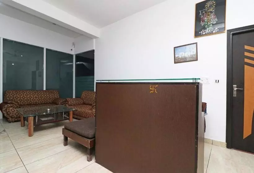 ホテル Oyo 24054 Nihon Rooms