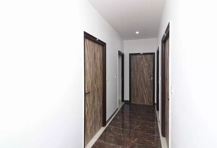 ホテル Oyo 24054 Nihon Rooms