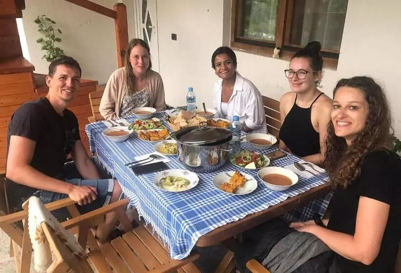 Majatalo Bujtina Albjoni