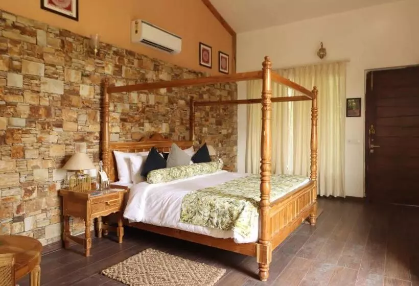 Lomakeskus Tree Of Life Vanvilas Riveredge Corbett