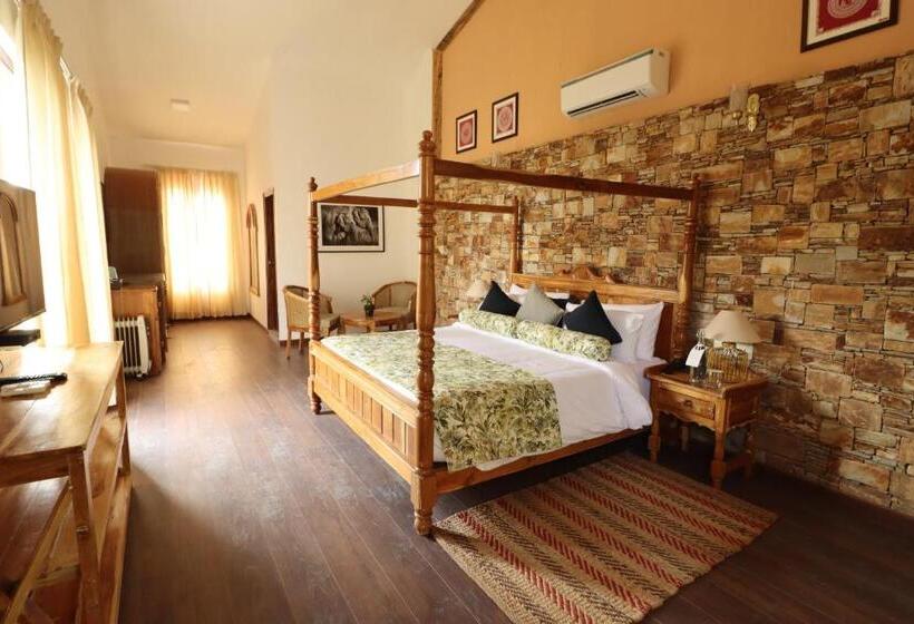 אתר נופש Tree Of Life Vanvilas Riveredge Corbett