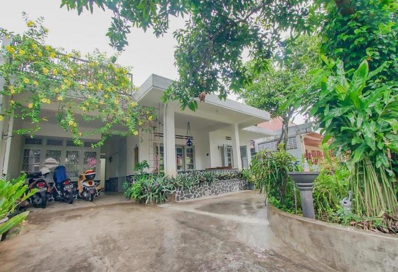 Hôtel Oyo 3371 Omah Saras Family