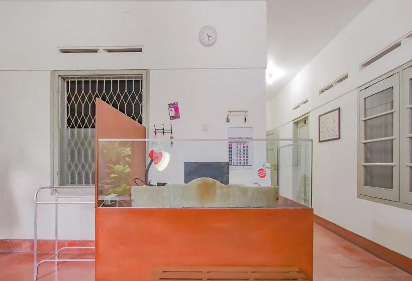 Hôtel Oyo 3371 Omah Saras Family