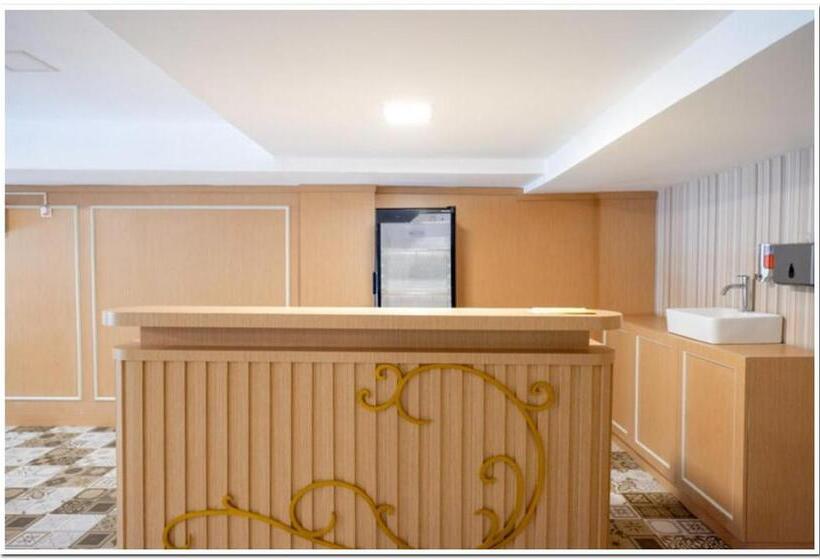 בית מלון כפרי Reddoorz Plus @ Madukoro Raya Semarang