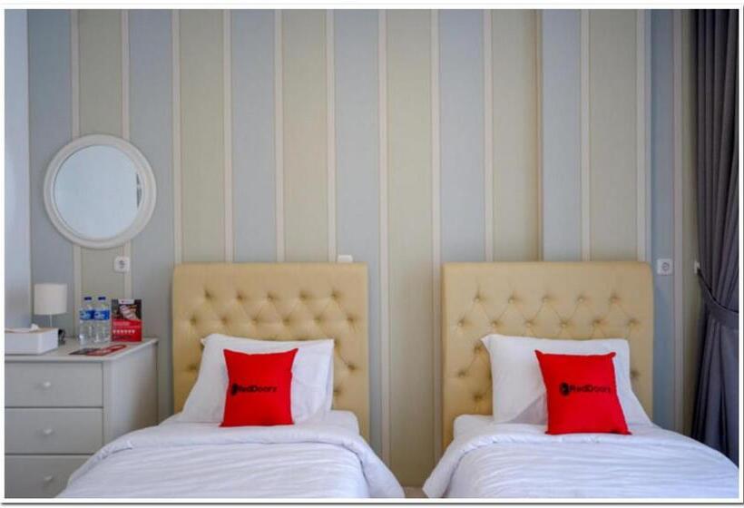 בית מלון כפרי Reddoorz Plus @ Madukoro Raya Semarang