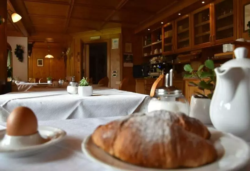 Aamiaismajoitus (B&B) Garni Haus Tyrol