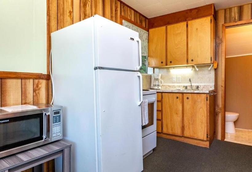 Bel Air Cottages And Motel