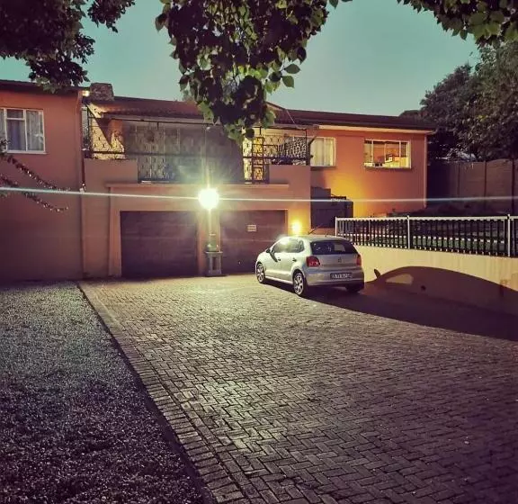 Hotelli Amberlight Self Catering Accommodation