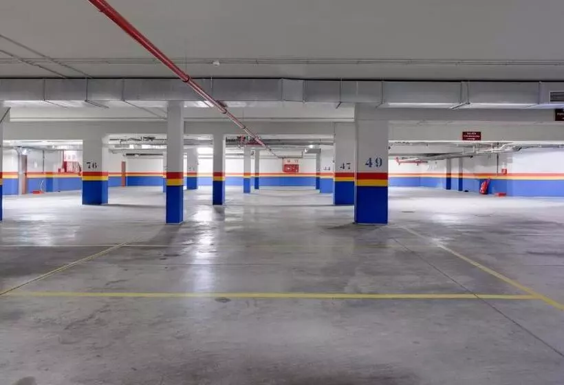 هتل Crowne Plaza Madrid Airport