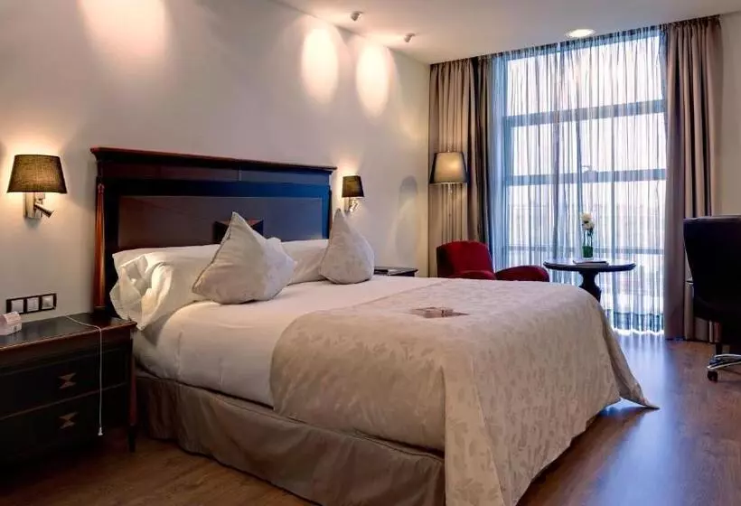 هتل Crowne Plaza Madrid Airport