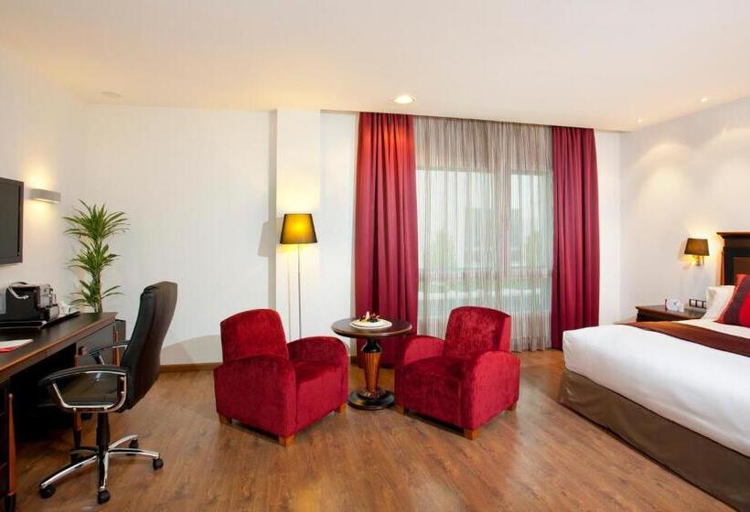 هتل Crowne Plaza Madrid Airport