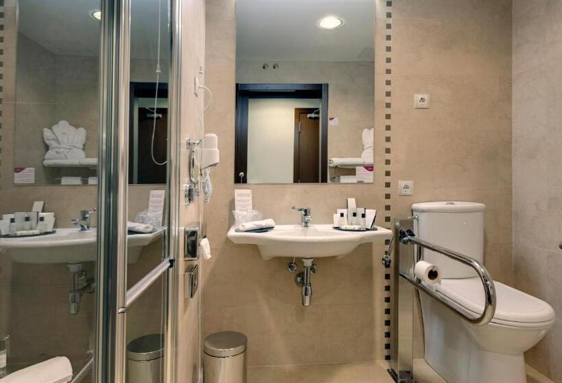 هتل Crowne Plaza Madrid Airport