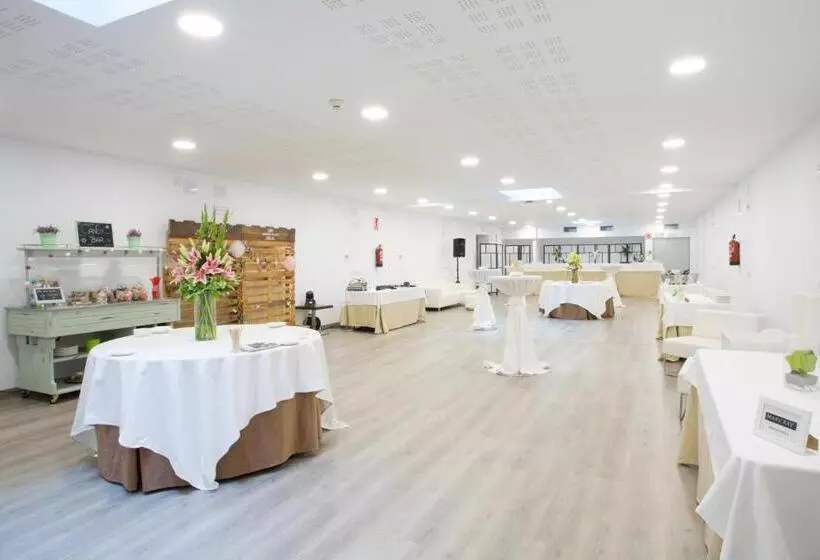 هتل Crowne Plaza Madrid Airport