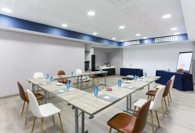 هتل Crowne Plaza Madrid Airport