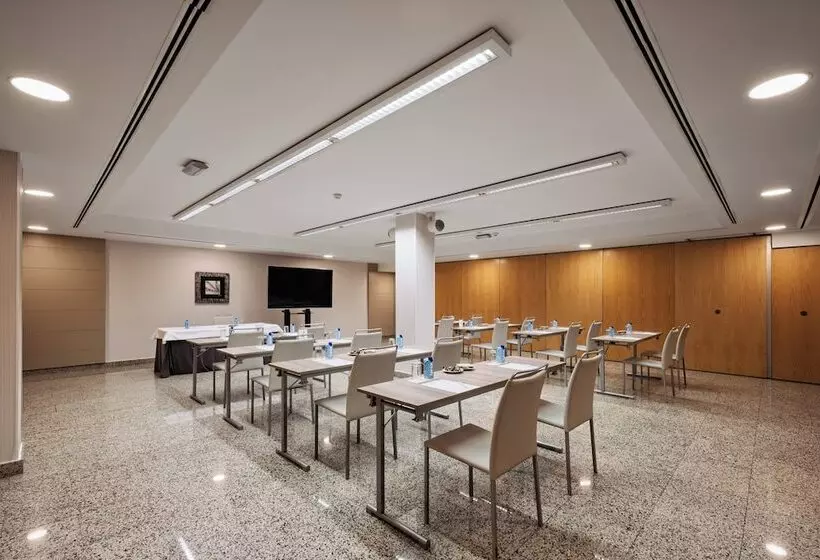 هتل Crowne Plaza Madrid Airport