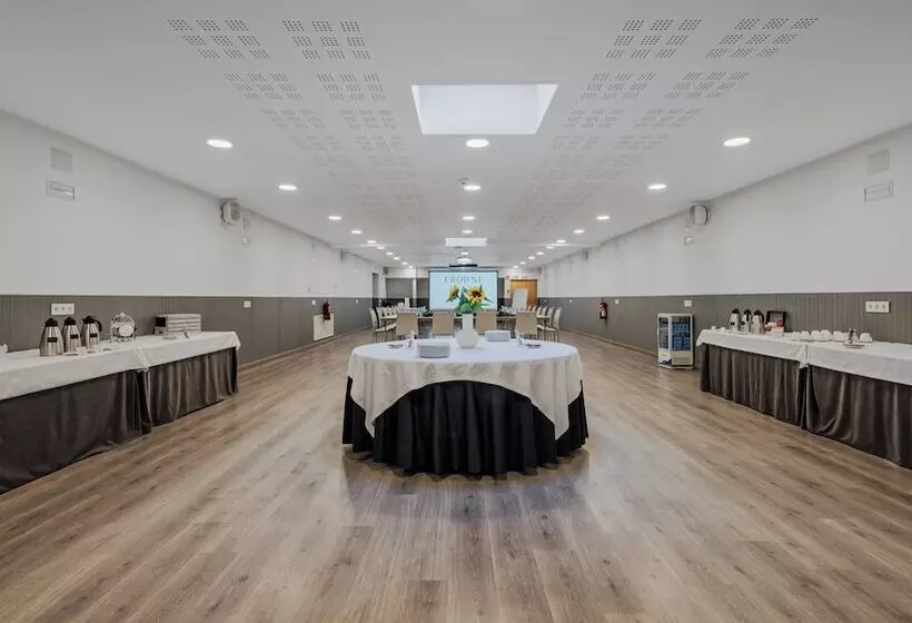 هتل Crowne Plaza Madrid Airport