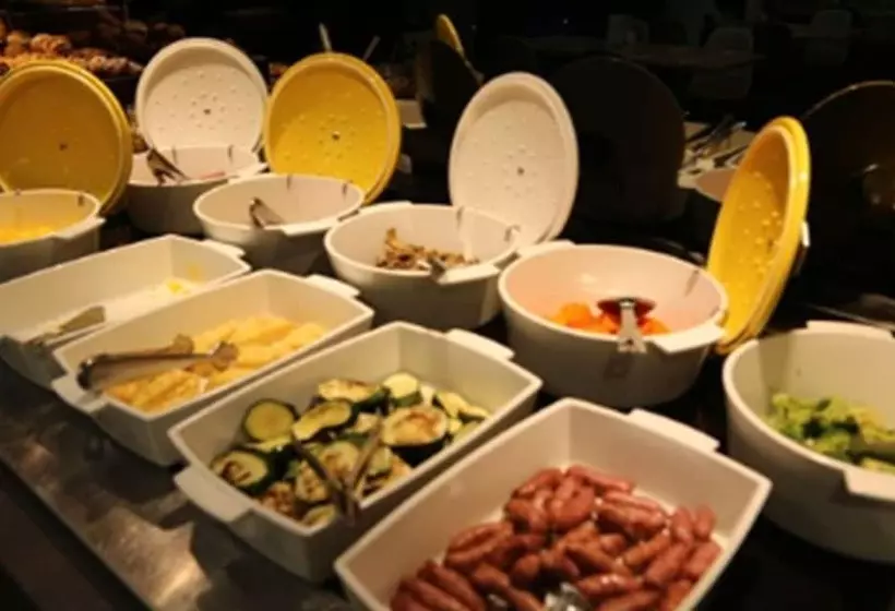 هتل Crowne Plaza Madrid Airport