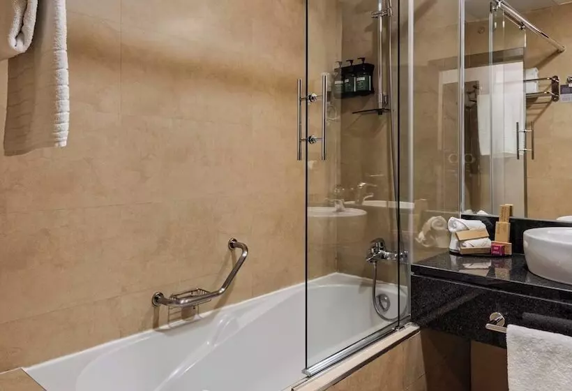 هتل Crowne Plaza Madrid Airport