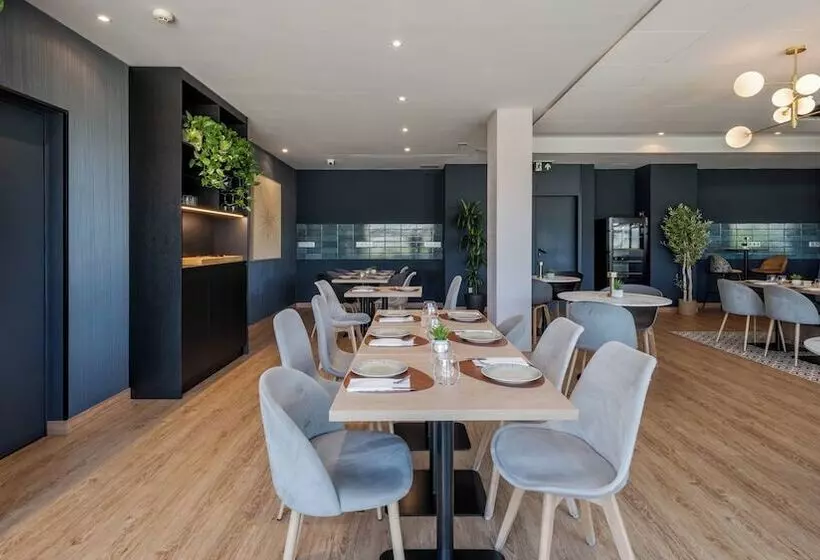 هتل Crowne Plaza Madrid Airport