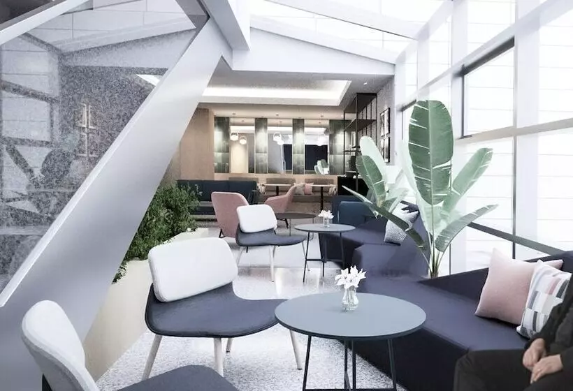 هتل Crowne Plaza Madrid Airport