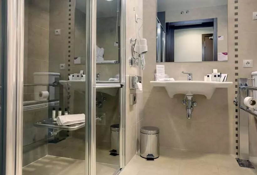 هتل Crowne Plaza Madrid Airport