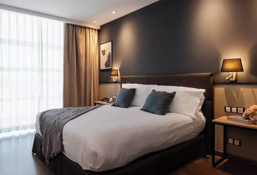 هتل Crowne Plaza Madrid Airport