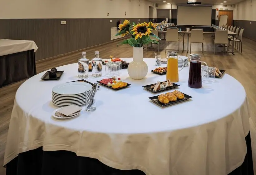 هتل Crowne Plaza Madrid Airport