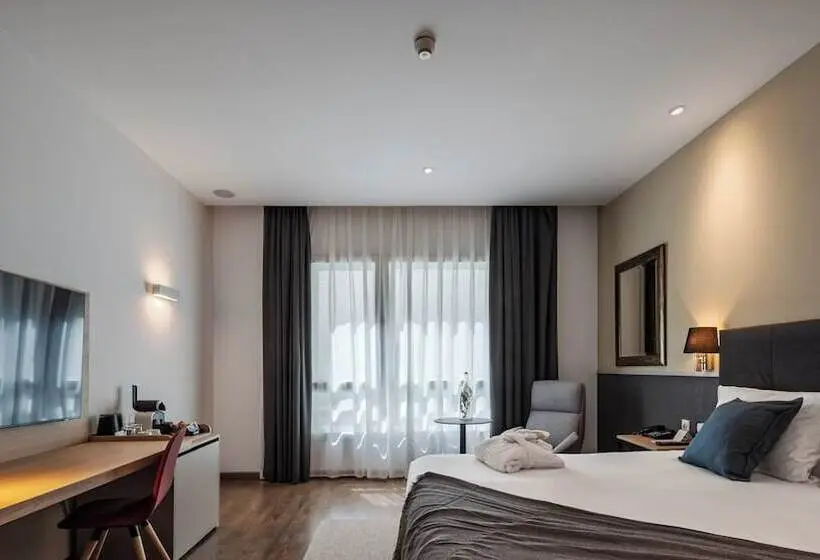 هتل Crowne Plaza Madrid Airport