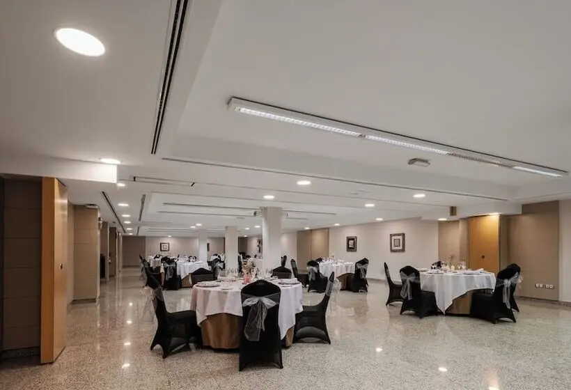 هتل Crowne Plaza Madrid Airport