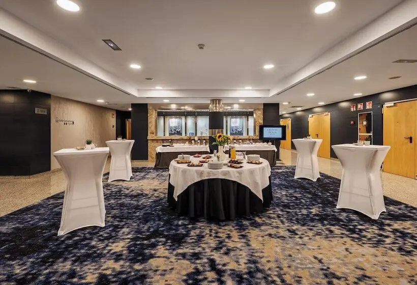 هتل Crowne Plaza Madrid Airport