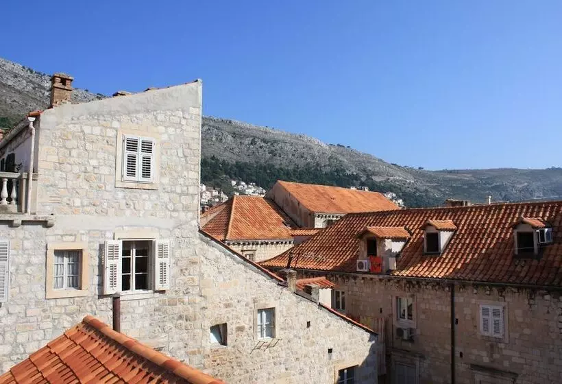 Celenga Apartments With Free Offsite Parking