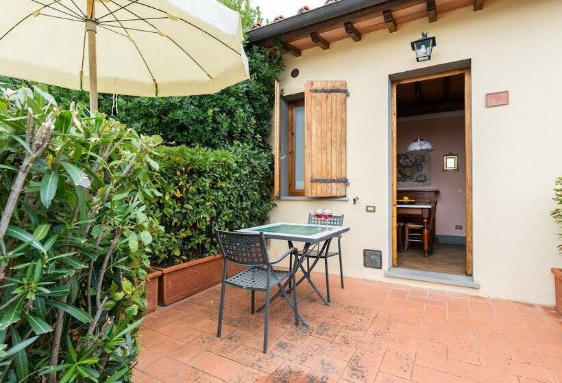 Отель Agriturismo Vecchio Borgo Di Inalbi