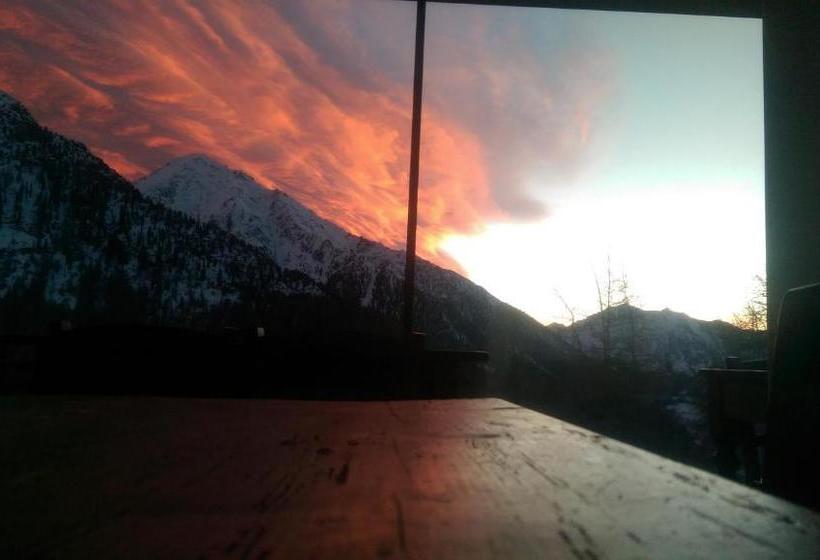 בית מלון כפרי Crest Alpine Lodge & Spa