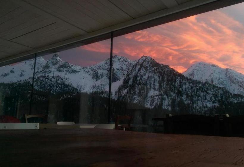 בית מלון כפרי Crest Alpine Lodge & Spa